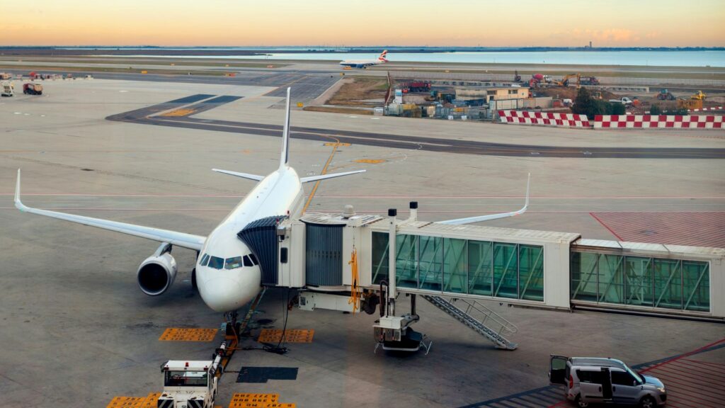 駐機場の旅客機（スカイマーク機内販売）